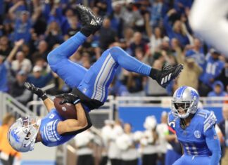 Amon-Ra St. Brown flips into end zone for Lions touchdown