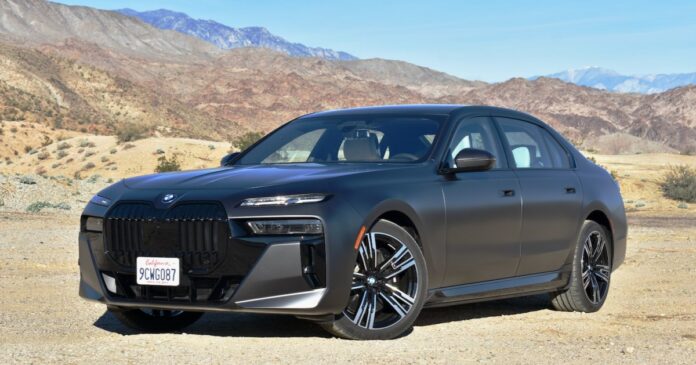 2023-BMW-i7-front-three-quarter.jpeg