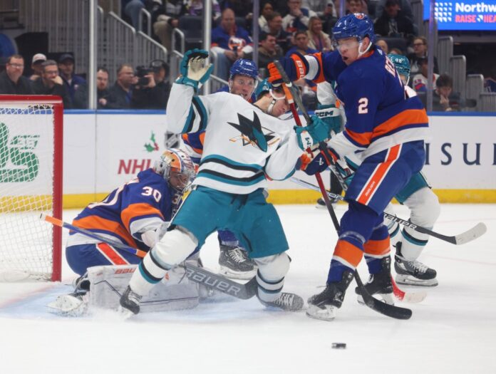 30-new-york-islanders-defends-73316261.jpg