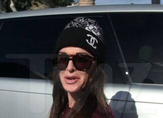 Kyle Richards Is ‘Getting Along’ With Estranged Husband Mauricio Umansky