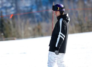 Justin Bieber Snowboards in Aspen, Chats Up Fellow Chairlift Passenger