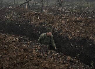 Ukrainian Soldier Orders Artillery Strike on Own Position to Halt Russians