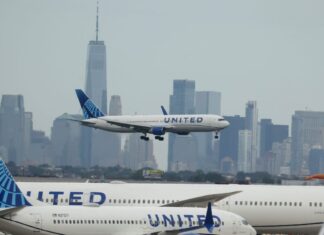 United Airlines Flight Was Diverted and Caught Fire After It Landed