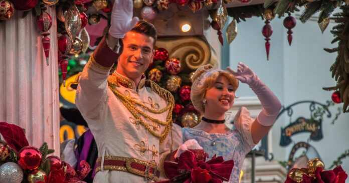 A_Christmas_Fantasy_Parade_35661823605.jpg