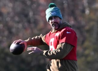 Jets’ Aaron Rodgers deserves credit for trying to return quickly