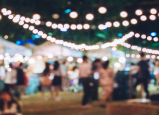 How to host real estate events to turn friends into customers