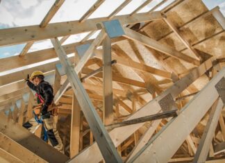 Housing starts rise on falling mortgage rates