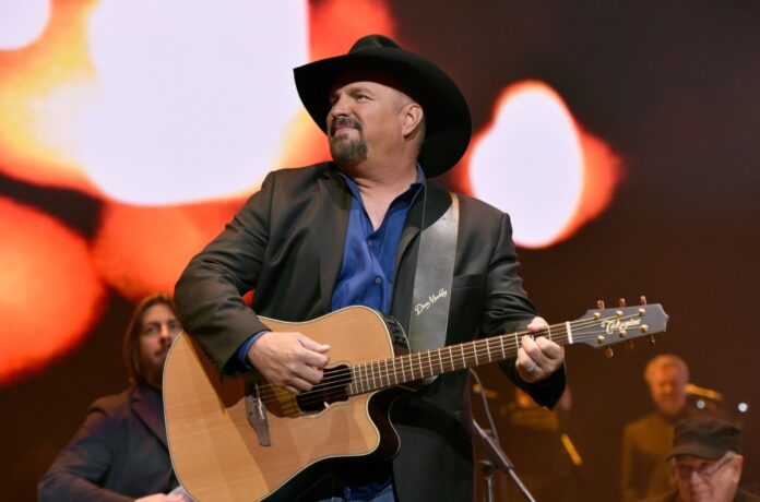 Garth-Brooks-2019-billboard-1548.jpg