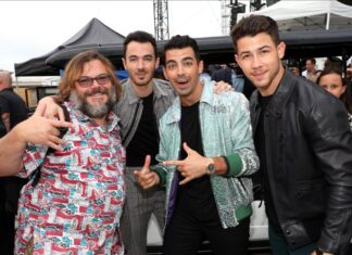Jack Black Joins Jonas Brothers Onstage for ‘Peaches’ Performance