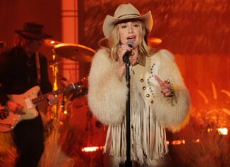 Lainey Wilson Makes Her Late-Night TV Debut in a Custom Cowboy Hat: Shop the Look