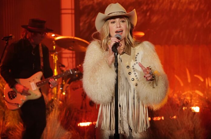 Lainey-Wilson-kimmel-2023-billboard-1548.jpg