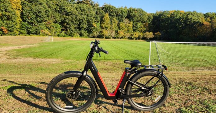 NIU-BQi-C3-Pro-left-side-with-a-soccer-practice-field-in-the-background.jpg