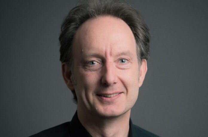 Paul-Hitchman-cr-Pawel-Decowski-billboard-1548.jpeg