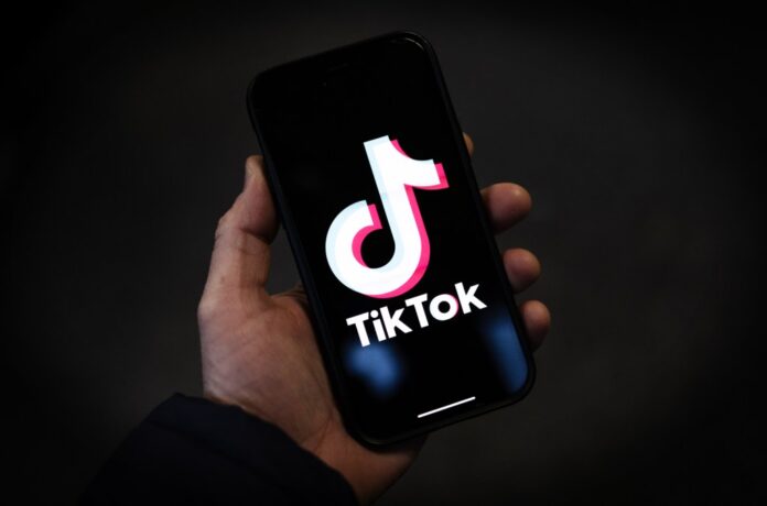 TikTok-phone-billboard-1548.jpg