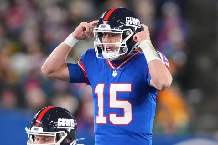 Tommy-DeVito-15-of-the-New-York-Giants-in-action-against-the-Green-Bay-Packers-e1702664023722.jpg