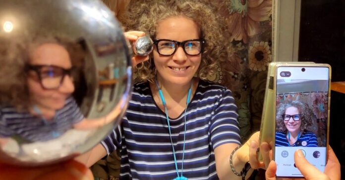 Tracey-Truly-shows-multi-reflective-options-with-Ray-Ban-Meta-Smart-Glasses.jpg