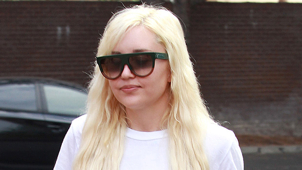 amanda-bynes-blue-eyebrows-mullet-ftr.jpg