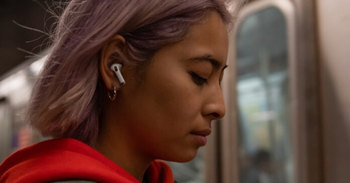 apple_airpods-pro_lifestyle_102819.jpg