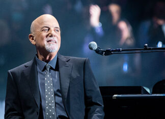 Billy Joel’s Daughters Join Him at MSG for Christmas Song: Video – Hollywood Life