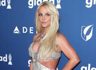 Britney Spears Enjoys Pool Day With Manager Benjamin Mallin – Hollywood Life