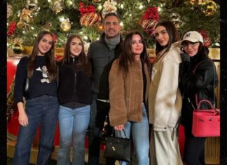 Kyle Richards & Estranged Husband Mauricio Umansky Pose for Family Photo