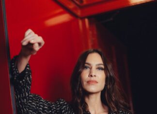 Alexa Chung Doesn’t Own a Full-Length Mirror