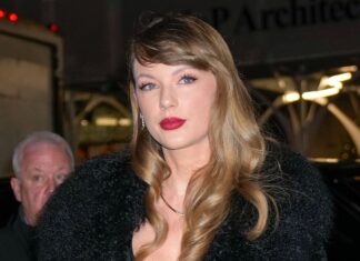 Taylor Swift and Travis Kelce’s Kiss Proves He’s King of Her Heart