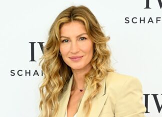 How Gisele Bündchen Blocks Out the Noise on Social Media