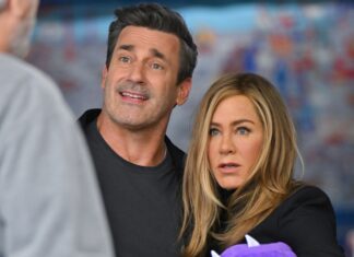 Jennifer Aniston Says Sex Scene With Jon Hamm Was "Awkward Enough"