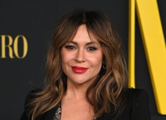 Alyssa Milano Shares Lesson on “Uncomfortable Emotions”