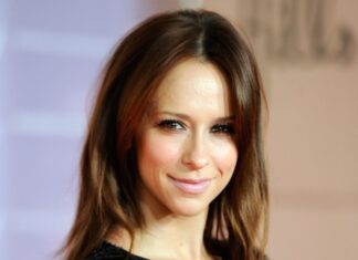 Jennifer Love Hewitt Slams Sexualization of Her Younger Self
