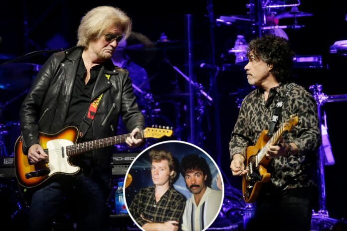 daryl-hall-john-oates-performs-72865830.jpg