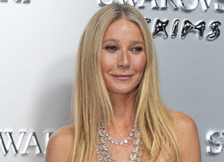 Gwyneth Paltrow’s Cream Blush Gives the Perfect Natural Flush – Hollywood Life