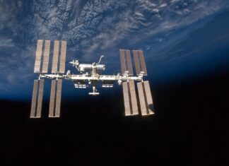 25 amazing ISS photos to mark 25 years of the space station
