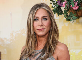 Jennifer Aniston Shows Off Her Reindeer Christmas Decorations – Hollywood Life