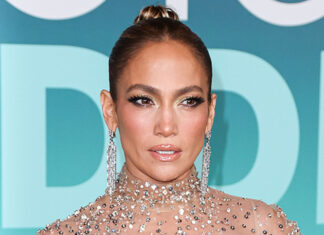 Jennifer Lopez Recreates Taylor Swift’s Iconic Red Lip in New Tutorial – Hollywood Life