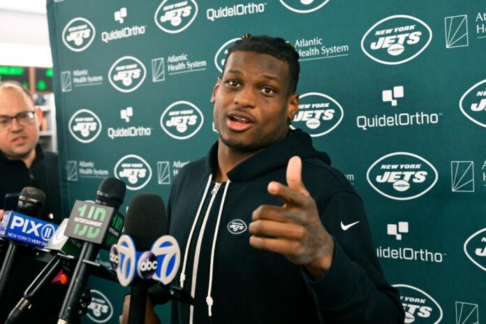 jets-linebacker-quincy-williams-speaks-73702323.jpg