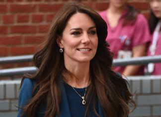 Kate Middleton Rocks Navy Blue Pantsuit During Hospital Visit: Photos – Hollywood Life