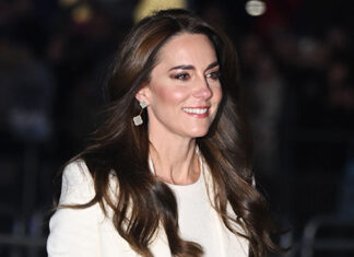 Kate Middleton is Adorable in Rare Christmas Baby Photo – Hollywood Life