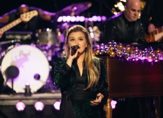 Kelly Clarkson Is Having a Very Cher Christmas With ‘DJ Play a Christmas Song’ Kellyoke Cover