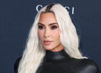 Kim Kardashian Reveals Chocolate-Filled Bathtub for ‘Elf on the Shelf’ – Hollywood Life