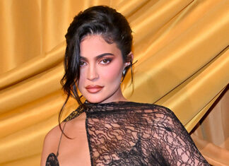 Kylie Jenner Posts Sexy Shower Video and Feels ‘Iconic’: Watch – Hollywood Life