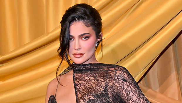 kylie-jenner-shower-video-ftr.jpg