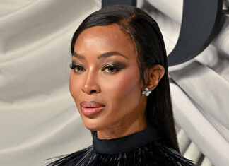 Naomi Campbell Uses this Facial Spray for Oily Skin – Hollywood Life