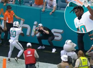 Tyreek Hill vows to pay suspended photographer’s salary
