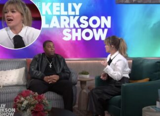 Kelly Clarkson brushes teeth and pees in the shower: ‘Gross’