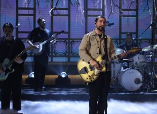 Noah Kahan Performs ‘Dial Drunk’ & ‘Stick Season’ in ‘SNL’ Debut: Watch