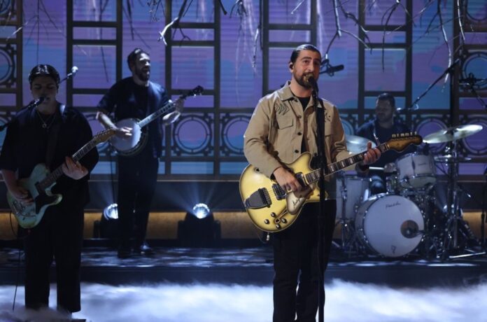 noah-kahan-snl-2023-billboard-1548.jpg
