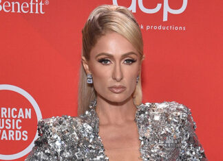Paris Hilton Rocks Red Lingerie in New ‘Hot’ Holiday Photos – Hollywood Life