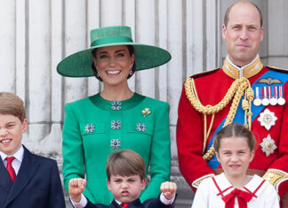 Prince Louis Has No Finger in Christmas Card Photoshop Fail, Fans Claim – Hollywood Life